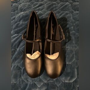NWT NWB THEATRICALS WOMEN’S BLACK TAP SHOES